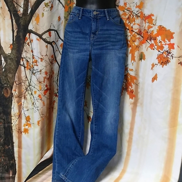 Mossimo Denim Mid-Rise Curvy Bootcut - Picture 2 of 7